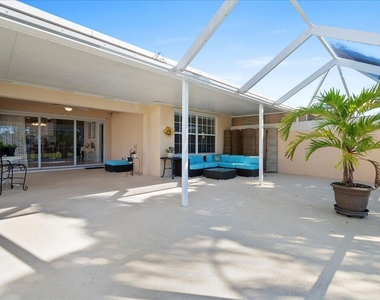 3277 Se Glacier Terrace - Photo Thumbnail 16