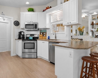 3277 Se Glacier Terrace - Photo Thumbnail 8