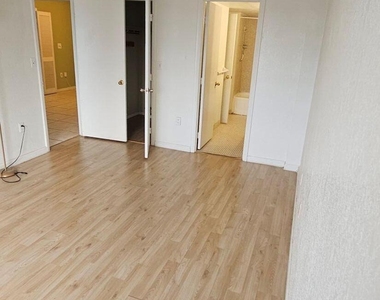 4174 Inverrary Drive - Photo Thumbnail 6