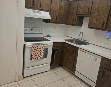 4174 Inverrary Drive - Photo Thumbnail 2