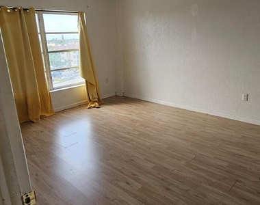 4174 Inverrary Drive - Photo Thumbnail 9