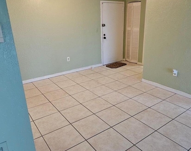 4174 Inverrary Drive - Photo Thumbnail 4