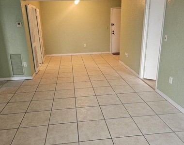 4174 Inverrary Drive - Photo Thumbnail 5
