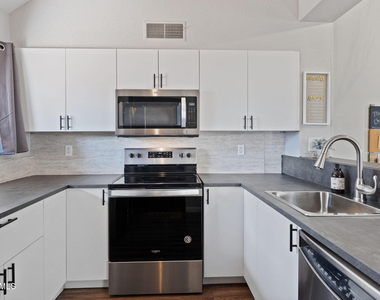 2129 W Rose Garden Lane - Photo Thumbnail 12