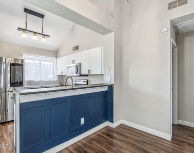 2129 W Rose Garden Lane - Photo Thumbnail 9