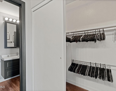 2129 W Rose Garden Lane - Photo Thumbnail 22