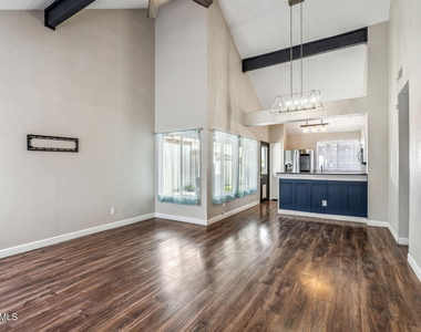 2129 W Rose Garden Lane - Photo Thumbnail 6