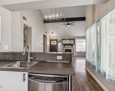 2129 W Rose Garden Lane - Photo Thumbnail 11