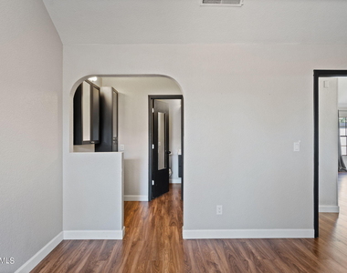 2129 W Rose Garden Lane - Photo Thumbnail 18