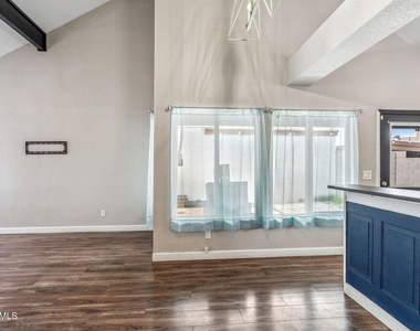 2129 W Rose Garden Lane - Photo Thumbnail 10