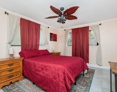 475 Ne 113th Street - Photo Thumbnail 5
