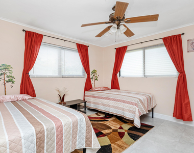 475 Ne 113th Street - Photo Thumbnail 2