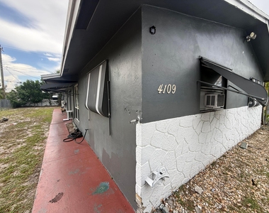 4109 Sw 24th Street - Photo Thumbnail 2