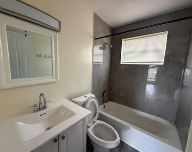 4109 Sw 24th Street - Photo Thumbnail 12