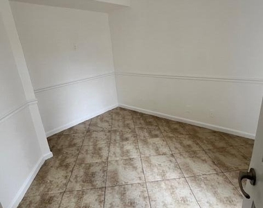 8189 Thames Boulevard - Photo Thumbnail 3