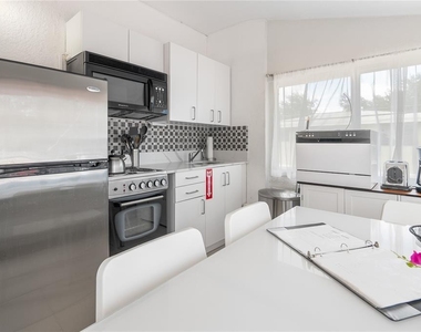 2625 Ne 13th Court - Photo Thumbnail 6