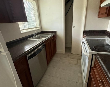 2317 Ne 2nd Street - Photo Thumbnail 2