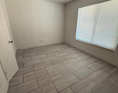 2317 Ne 2nd Street - Photo Thumbnail 1