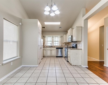 18100 Calle Way - Photo Thumbnail 9