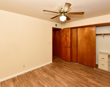 439 E Brown - Photo Thumbnail 15