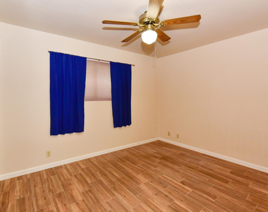 439 E Brown - Photo Thumbnail 2