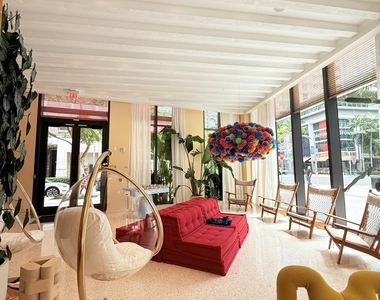90 Ne 32nd Street Ne - Photo Thumbnail 16