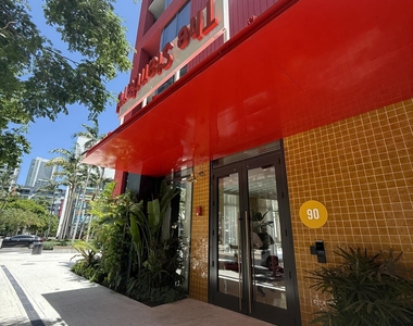 90 Ne 32nd Street Ne - Photo Thumbnail 1