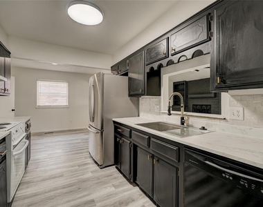 10333 Fairfax Lane - Photo Thumbnail 4