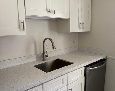 3941 Crystal Lake Drive - Photo Thumbnail 5