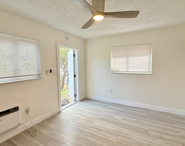 820 Ne 17th Avenue - Photo Thumbnail 2