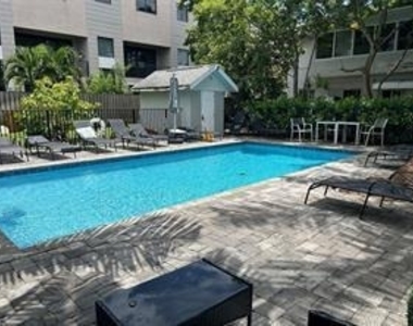 820 Ne 17th Avenue - Photo Thumbnail 6