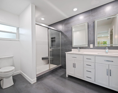 561 Sw 168th Terrace - Photo Thumbnail 15