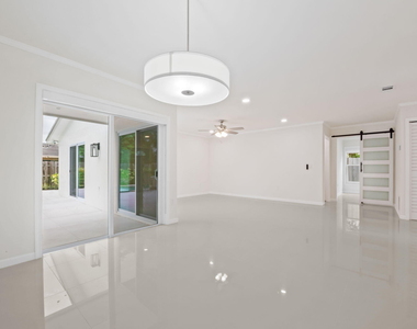 561 Sw 168th Terrace - Photo Thumbnail 4