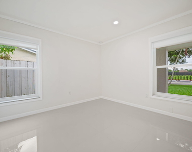 561 Sw 168th Terrace - Photo Thumbnail 16