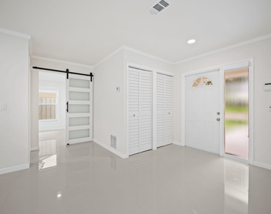 561 Sw 168th Terrace - Photo Thumbnail 2