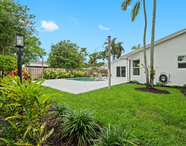 561 Sw 168th Terrace - Photo Thumbnail 23