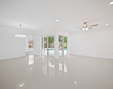 561 Sw 168th Terrace - Photo Thumbnail 5