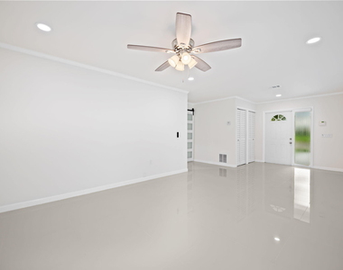 561 Sw 168th Terrace - Photo Thumbnail 3