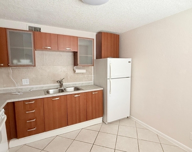 501 W Kalmia Drive - Photo Thumbnail 3