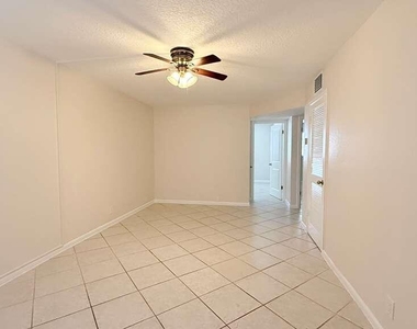 501 W Kalmia Drive - Photo Thumbnail 1