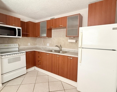 501 W Kalmia Drive - Photo Thumbnail 2