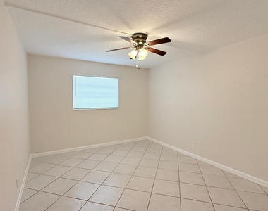 501 W Kalmia Drive - Photo Thumbnail 8
