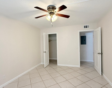 501 W Kalmia Drive - Photo Thumbnail 9