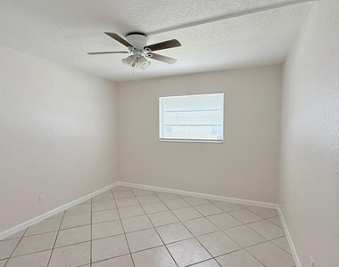 501 W Kalmia Drive - Photo Thumbnail 5