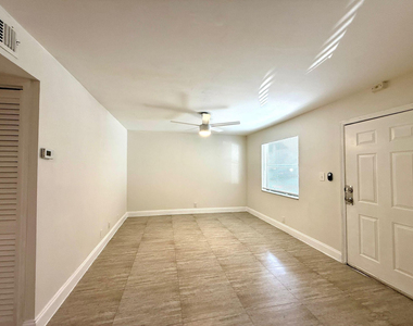 607 Ne 29th Drive - Photo Thumbnail 5