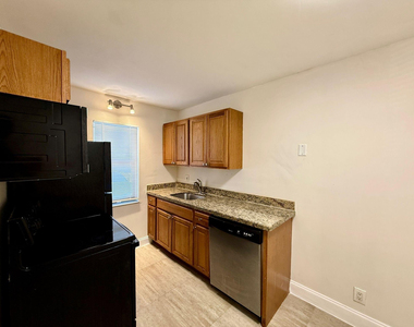 607 Ne 29th Drive - Photo Thumbnail 2