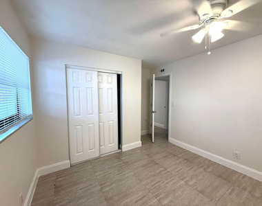607 Ne 29th Drive - Photo Thumbnail 8