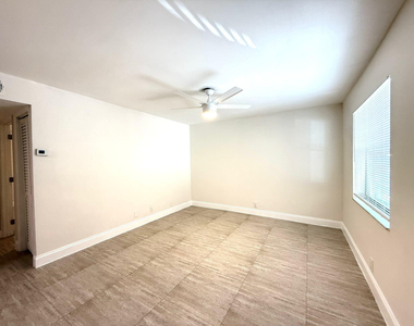 607 Ne 29th Drive - Photo Thumbnail 4