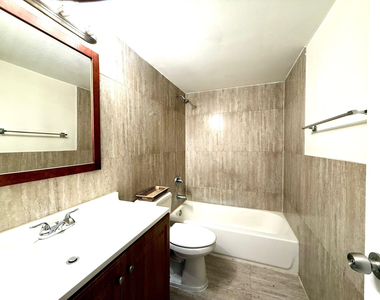 607 Ne 29th Drive - Photo Thumbnail 7