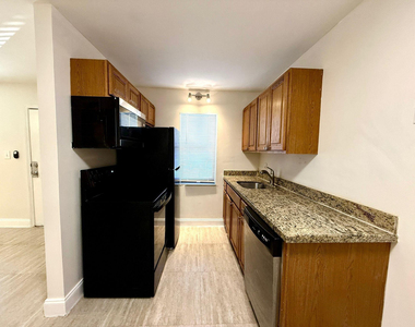 607 Ne 29th Drive - Photo Thumbnail 1
